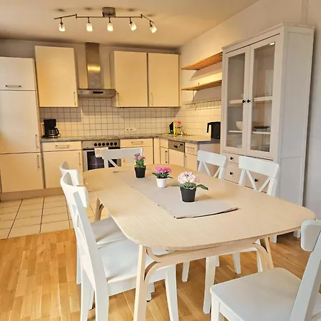 View With 2 Bedrooms Apartment *
