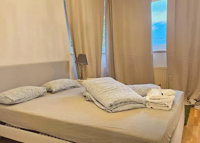 View With 2 Bedrooms Апартаменти *